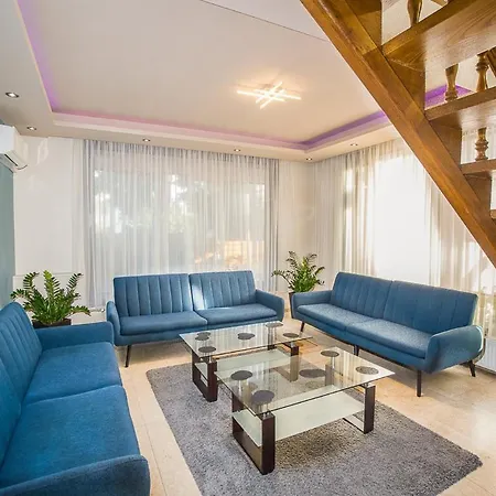 Partyhaz Villa
