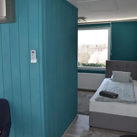 Partyhaz Villa