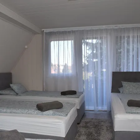 וילה Partyhaz Gödöllő