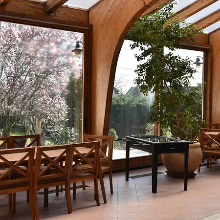 Partyhaz Villa