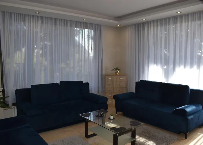Partyhaz Villa *